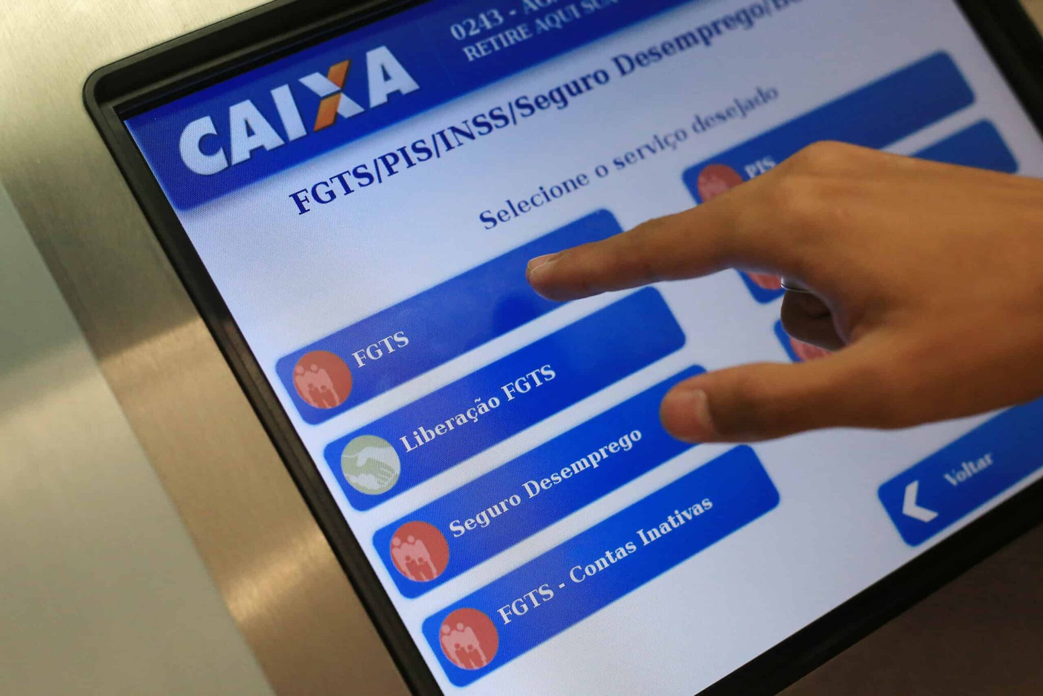 Fui dispensado pela empresa. Posso sacar o FGTS de empregos anteriores ...